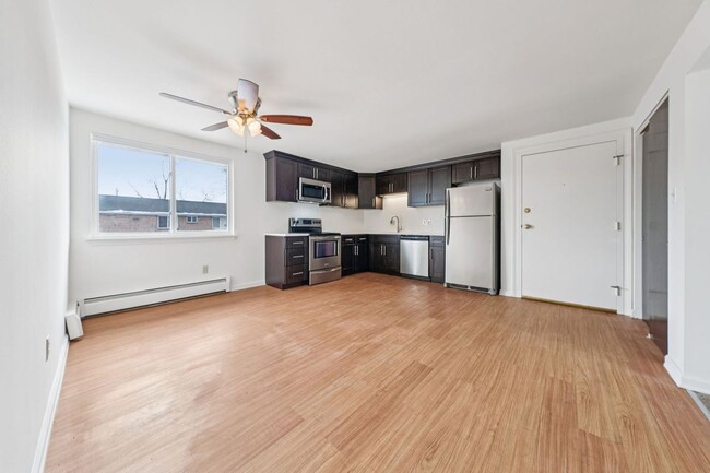 4 Losson Garden Dr in Cheektowaga, NY - Foto de edificio - Building Photo