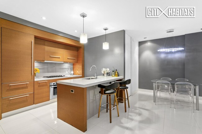 529 W 42nd St-Unit -8N in New York, NY - Building Photo - Building Photo