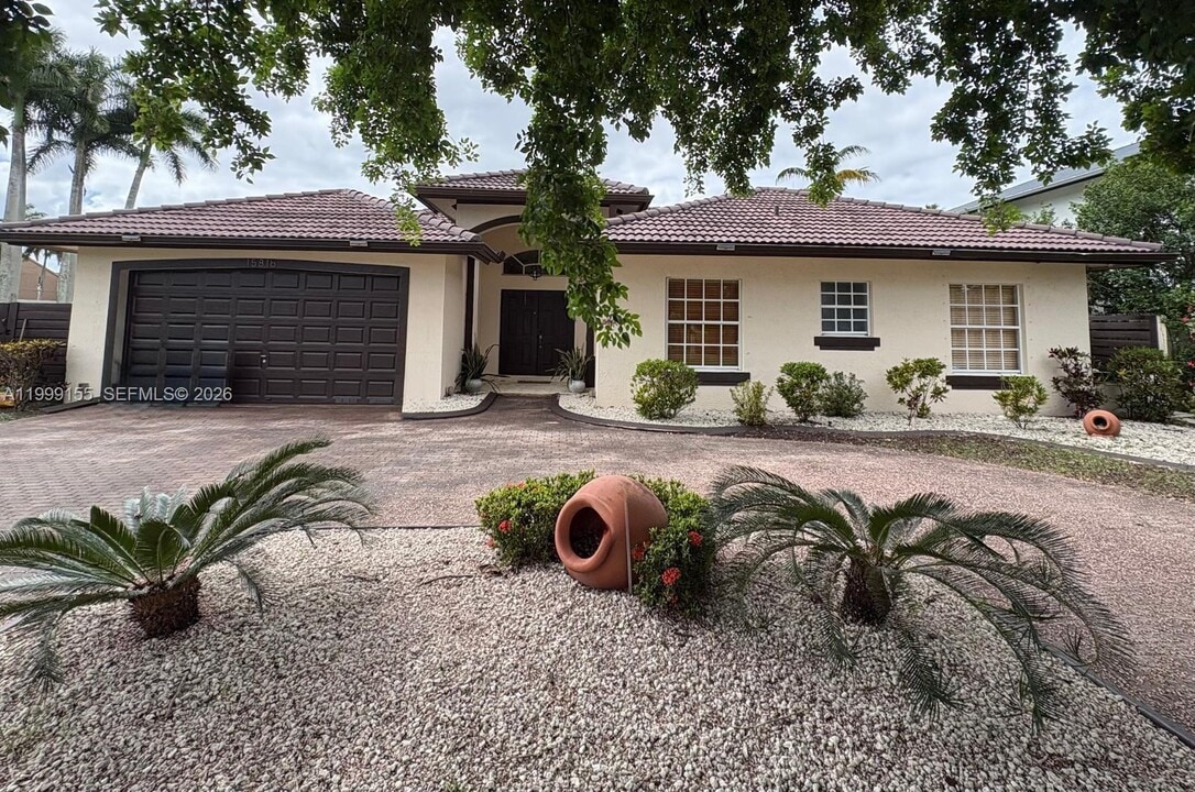 15816 SW 103rd Ln in Miami, FL - Building Photo