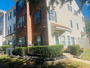 2201 Raven Rd in Raleigh, NC - Building Photo - Building Photo