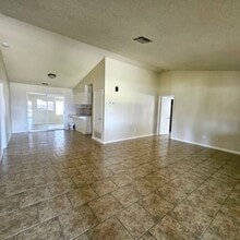 2308 W Kanai Ave in Porterville, CA - Building Photo - Building Photo