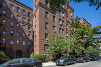 3353 82nd St in Jackson Heights, NY - Foto de edificio - Building Photo