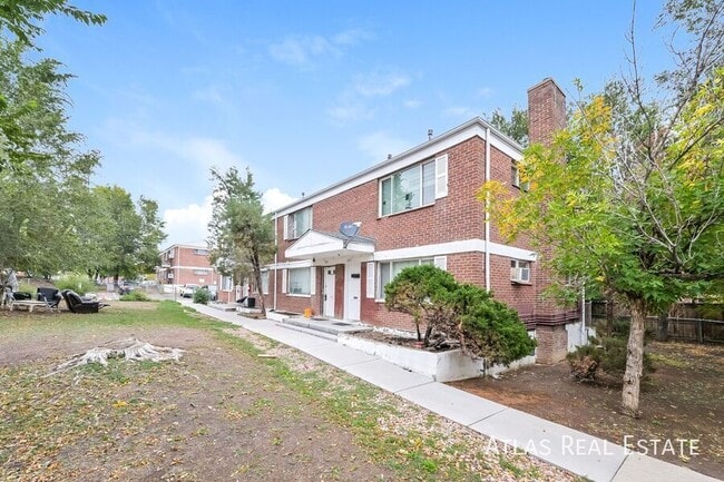 1861 W Mosier Pl