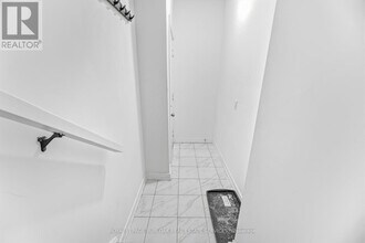 3062 Sixth Line in Oakville, ON - Building Photo - Building Photo