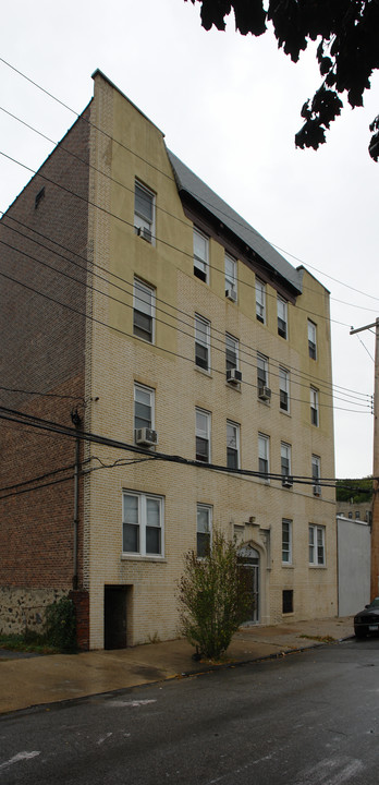 21-23 Wolffe St in Yonkers, NY - Building Photo