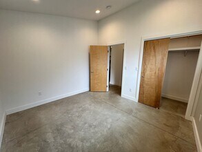 9415 N Fairhaven Ave, Unit B in Portland, OR - Building Photo - Building Photo
