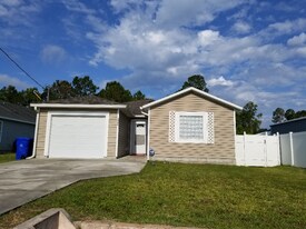 1051 N St Johns St in St. Augustine, FL - Building Photo
