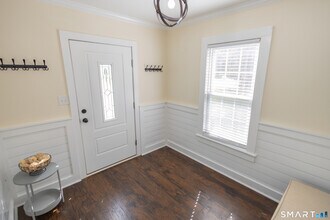 387 Buckland St in Southington, CT - Building Photo - Building Photo