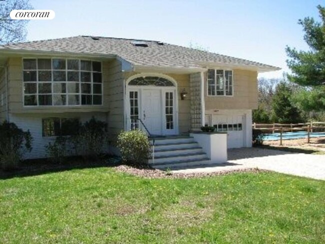 property at 6 Scotts Landing Rd