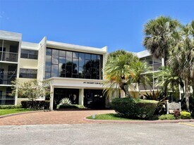 491 Racquet Club Rd in Weston, FL - Building Photo