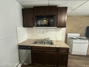 375 Grove St in Scranton, PA - Building Photo - Building Photo