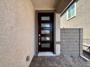 313 Mount Tyndall St in Henderson, NV - Building Photo - Building Photo