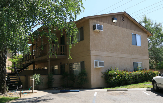 1229 Covillaud St in Marysville, CA - Foto de edificio - Building Photo