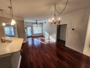 955 Juniper St NE, Unit 3325 in Atlanta, GA - Foto de edificio - Building Photo