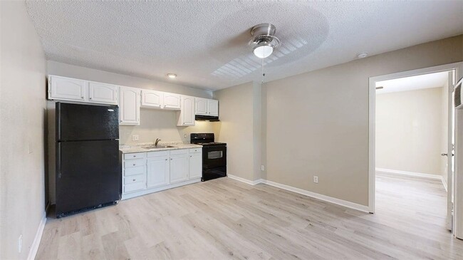 500 Foch St, Unit 3 in Bryan, TX - Building Photo - Building Photo