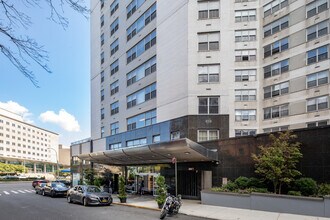 Silver Towers in Kew Gardens, NY - Building Photo - Building Photo