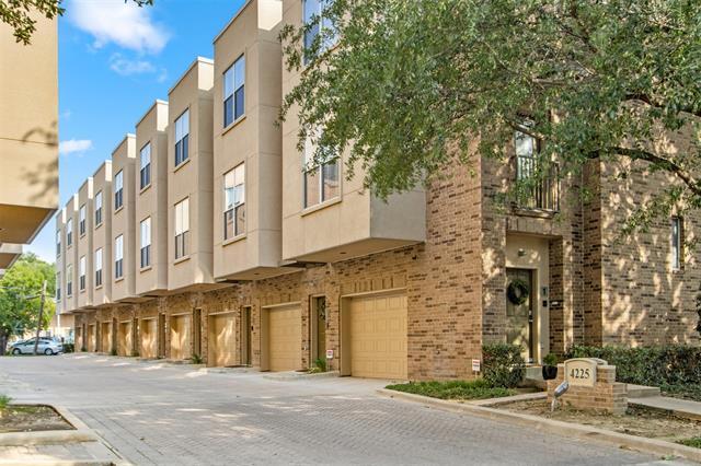 4225 McKinney Ave in Dallas, TX - Building Photo