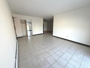 256 Shorewood Dr in Glendale Heights, IL - Building Photo - Building Photo