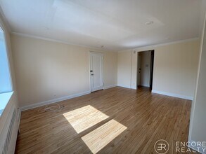 72 Saint Paul St, Unit 3 in Brookline, MA - Building Photo - Building Photo