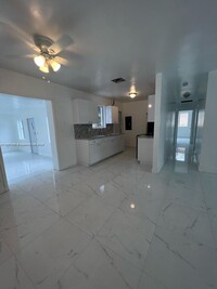 921 NE 154th St in North Miami Beach, FL - Building Photo - Building Photo