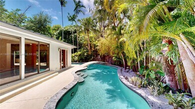 2490 Trapp Ave in Miami, FL - Building Photo - Building Photo