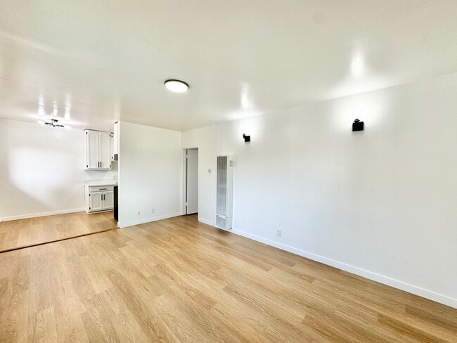property at 252 W Elm Ave