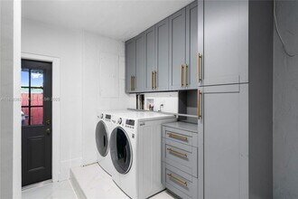 13611 SW 77th Ln in Miami, FL - Building Photo - Building Photo