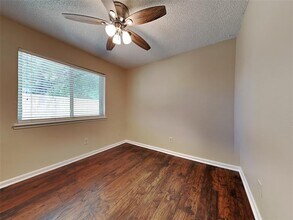 3411 Old Oaks Dr in Baytown, TX - Building Photo - Building Photo