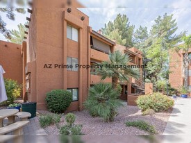 4704 E Paradise Village Pkwy N in Phoenix, AZ - Building Photo