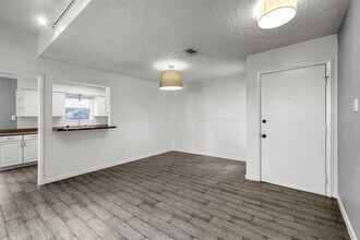 9 Birchcane Dr in Spring, TX - Building Photo - Building Photo