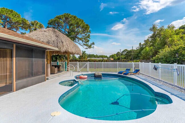 2550 SE Calais St in Port St. Lucie, FL - Building Photo - Building Photo