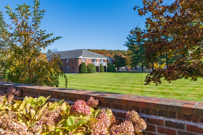 Princeton Green Apartments in Marlborough, MA - Foto de edificio - Building Photo