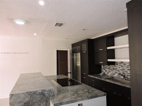 5451 W 10th Ave-Unit -2 in Hialeah, FL - Building Photo - Building Photo