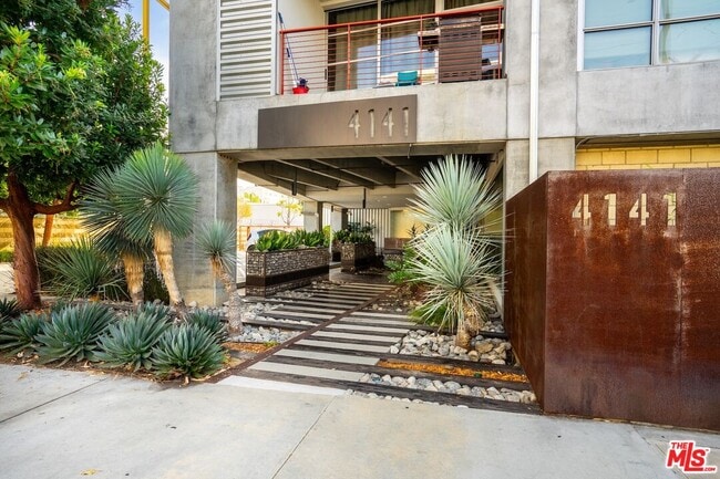 property at 4141 Glencoe Ave