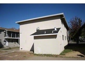 3908 42nd Ave in Sacramento, CA - Foto de edificio - Building Photo
