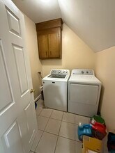 194 Southmayd Rd in Waterbury, CT - Foto de edificio - Building Photo