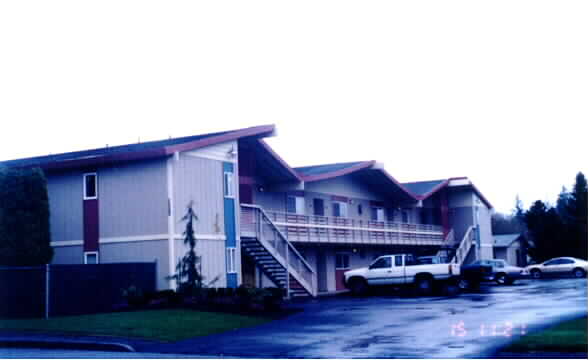 Riviera S E Apartments in Kent, WA - Building Photo