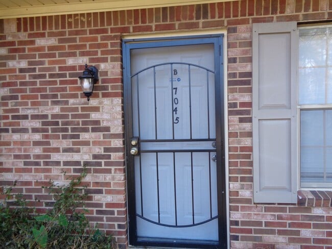 7045 Brentwood Ct in Riverdale, GA - Building Photo - Building Photo