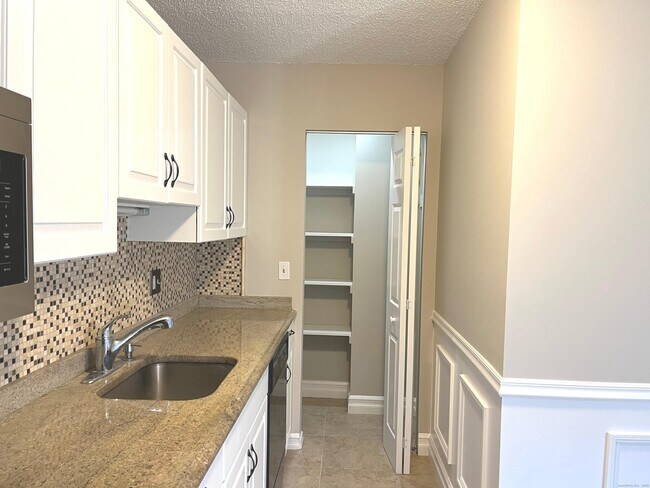 585 Park Rd in Waterbury, CT - Building Photo - Building Photo