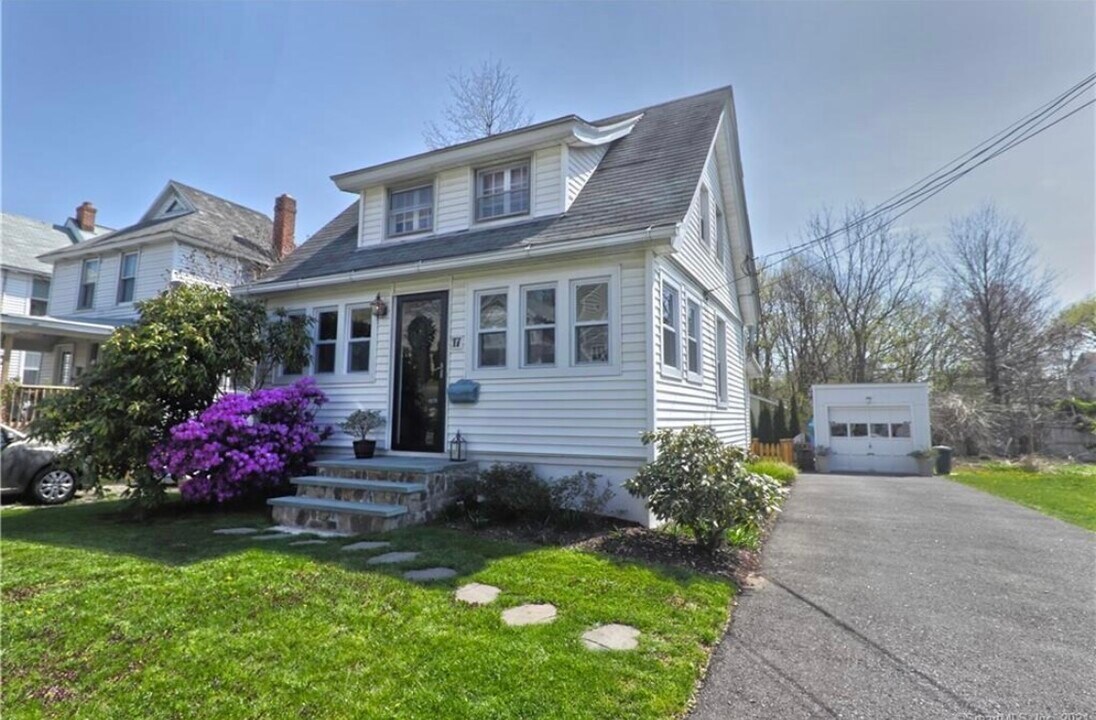 17 Nashawena Ave in West Haven, CT - Building Photo