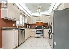 45 Butternut Dr in Barrie, ON - Building Photo - Building Photo