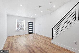 458 W Earlham Ter in Philadelphia, PA - Building Photo - Building Photo