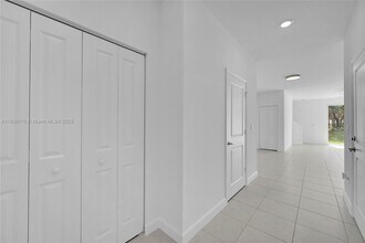 4548 Hollister Ave in Lake Worth Beach, FL - Building Photo - Building Photo