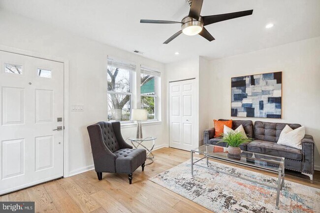 325 17th St SE in Washington, DC - Building Photo - Building Photo