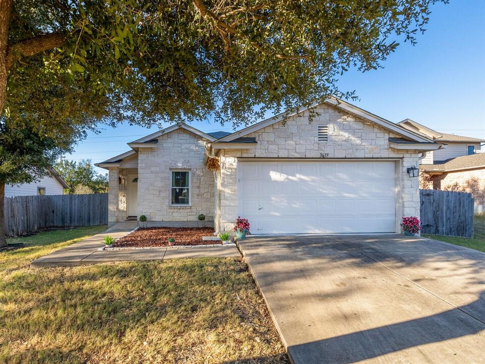 3637 Texana Loop in Round Rock, TX - Building Photo