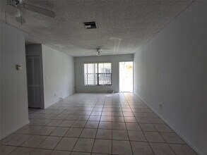 11122 Royal Palm Blvd in Coral Springs, FL - Building Photo - Building Photo