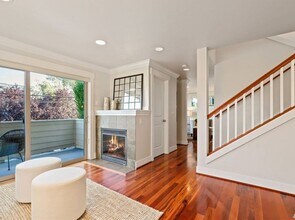 2044 NW 63rd St in Seattle, WA - Building Photo - Building Photo