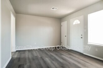 3813 Parkwoods Ln in Midwest City, OK - Building Photo - Building Photo