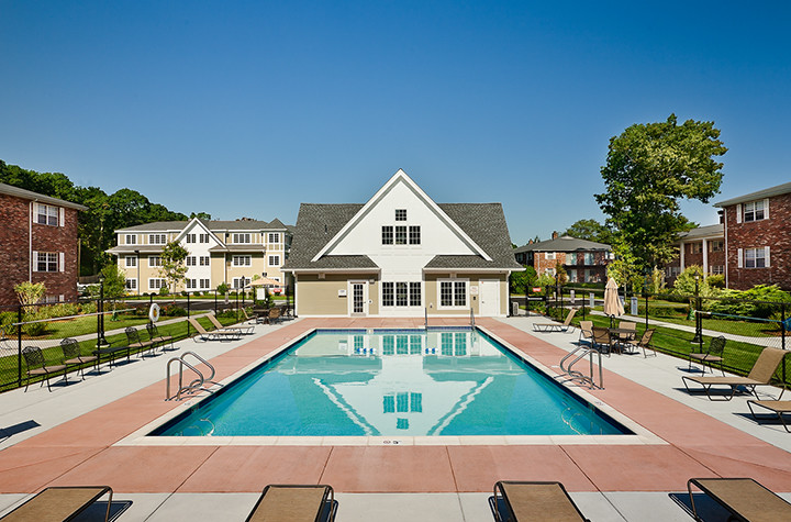 Ridgecrest Village in West Roxbury, MA - Foto de edificio