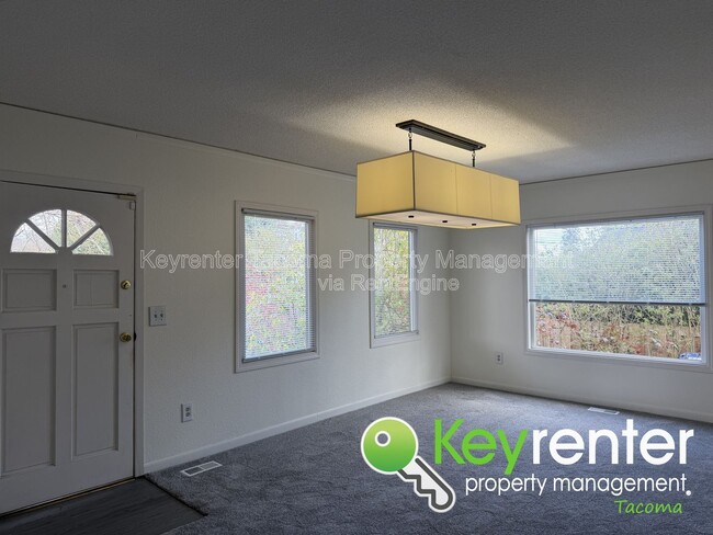 4902 N 16th St in Tacoma, WA - Building Photo - Building Photo